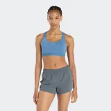 Top deportivo New Balance Essential Train, color celeste, de sujeción media, con tecnología NB DRY de secado rápido, almohadillas extraíbles y banda elástica inferior.