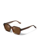 Lentes de sol Eco Shades modelo Romano con montura cuadrada azul traslúcido y lentes grises. Fabricados con acetato biodegradable y lentes de PMMA reciclado.