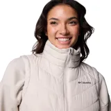 Chaleco acolchado color beige con cuello alto, cierre frontal con cremallera bidireccional, bolsillos laterales con cremallera y bolsillo interior de seguridad. Cuenta con tecnología termorreflectante Omni-Heat™ y repelente al agua Omni-Shield™.