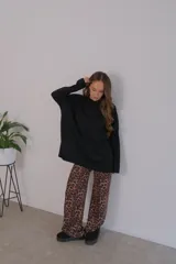 Pantalón palazzo de lanilla con estampado animal print.