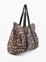 Bolso tipo shopper con estampado animal print en tonos marrón y beige, con asas de cinta negra.