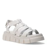 Sandalia Bottero color blanco con tiras de cuero entrecruzadas y plataforma con suela track. Ajuste con velcro en el tobillo.