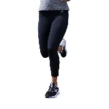 Calza deportiva Topper negra, corte 7/8, con cintura alta y logo estampado en la pierna izquierda.