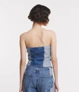 Top strapless de jean con recortes y botones frontales.