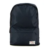 Mochila de color azul marino con textura de panal de abeja. Presenta un compartimento principal con cierre y un bolsillo frontal con cierre. Incluye un parche de marca en la parte inferior frontal.