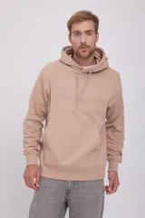 Hoodie tipo canguro color beige con capucha y cordones ajustables. Estampado en relieve con la palabra "ORIGINALS" y el logo de Jack & Jones en el pecho.