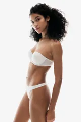 Pack de tres bombachas colaless de microfibra en color negro, beige y blanco.