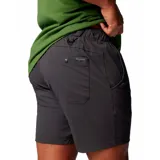 Short color arena con cinturón ajustable incorporado.