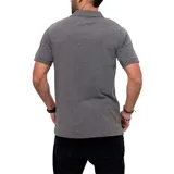 Remera tipo polo color petróleo con cuello de punto acanalado, puños de manga de punto plano y parche de silicona con el logo de Cat en el lado izquierdo del pecho.