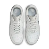 Championes Nike Air Force 1 Dance de mujer, color blanco con detalles en gris.