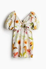 Vestido corto de algodón con estampado de flores y aves, escote en V con detalle de nudo, mangas abullonadas y espalda fruncida.