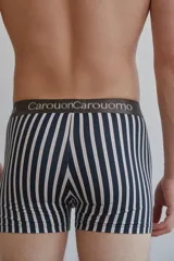 Boxer ajustado a rayas verticales azul marino y blancas, con cintura elástica gris con el logo de la marca Carouomo.