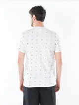 Remera blanca de algodón con estampado integral de letras del alfabeto y monograma de la marca.