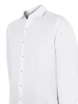 Camisa de manga larga blanca de lino orgánico con tejido melange, cuello clásico, cierre con botones y logo bordado al tono.