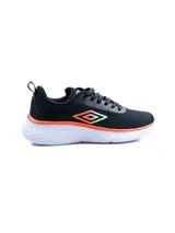 Championes de running Umbro Spice para mujer, color negro con detalles en naranja y blanco. Presentan el logo de la marca en el lateral y suela de goma con tecnología de amortiguación.