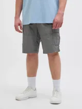 Short cargo gris de Jack & Jones, corte relajado, tiro medio, bolsillos cargo laterales, bolsillos traseros y cierre con cremallera.