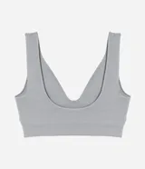 Soutien top deportivo color gris claro, confeccionado en poliamida con acabado seamless, breteles anchos fijos, escote en V y etiqueta Lov.