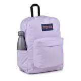 Mochila JanSport Superbreak color lila con logo de la marca en el frente, asa de mano superior y dos correas acolchadas ajustables para los hombros.