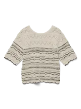 Buzo tejido color crema con rayas horizontales negras, cuello bote y mangas 3/4.