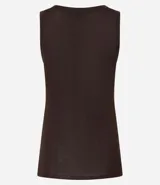 Musculosa verde oliva de punto texturizado, con breteles anchos y cuello redondo.
