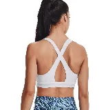 Top deportivo Under Armour Crossback Mid Bra, color blanco, ideal para entrenamientos de impacto medio como gym, ciclismo o clases de fitness.