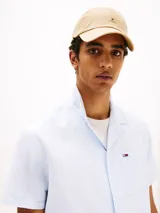 Gorra de béisbol color beige, de algodón, con logo de Tommy Jeans bordado en el frente y hebilla ajustable en la parte trasera.