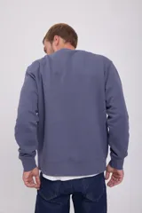 Buzo azul marino de manga larga y cuello redondo, con estampado frontal que dice "Originals Studio brought to you by Jack&Jones designed in Copenhagen".