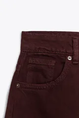 Pantalón de jean azul de corte ancho, tiro alto y efecto lavado.