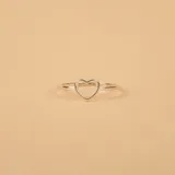 Anillo de plata 925 con forma de corazón calado.