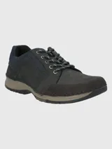 Zapato acordonado de cuero color marrón con suela de goma.