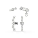 Set de tres caravanas Swarovski color plateado, con incrustaciones de circonitas y perlas. Incluye dos caravanas tipo ear cuff y una caravana tradicional. Baño de rodio.