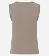 Musculosa blanca de punto con cuello redondo y sisas con detalle satinado.