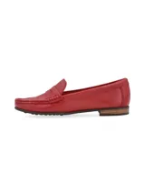 Mocasín Galgo de mujer, confeccionado en cuero color dorado. Diseño clásico y elegante con remache metálico con el logo de la marca.