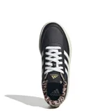Championes Adidas Breaknet 2.0 negros con las tres tiras blancas y detalles en animal print en el talón y la lengüeta.