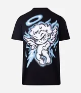 Remera negra de algodón con cuello redondo y mangas cortas. Presenta un estampado frontal con la frase "Divine Spark" y un estampado grande en la espalda de un ángel con halo y rayos celestes.