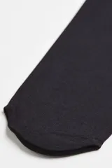 Medias negras semibrillantes de 200 denier, con cintura estándar y efecto modelador en abdomen, cintura y caderas.