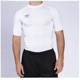 Remera térmica blanca de manga corta, cuello redondo y logo de Umbro estampado en el pecho.