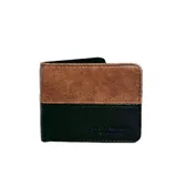 Billetera de cuero marrón y negro con logo de la marca Rusty en la parte inferior.