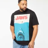 Camiseta negra de manga corta con estampado del poster de la película Jaws.
