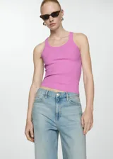 Musculosa azul marino de punto fino con tirantes finos y cuello redondo.