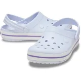 Zuecos Crocs Crocband™ color negro con suela blanca y detalles en amarillo.