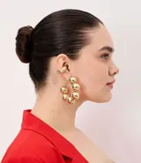 Blazer marrón de crepé de viscosa, corte alargado, sin cierre y mangas fruncidas.