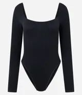 Body de manga larga color verde oliva, confeccionado en tejido acanalado, con escote cuadrado.