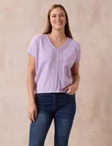 Buzo tejido color lila, marca Ninety. Escote en V. Calado en escote y delantera.
