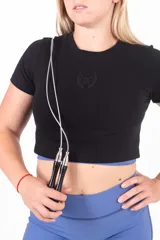 Remera de algodón elastizado color negro, con diseño exclusivo de Hermod y ajuste cómodo para el entrenamiento.