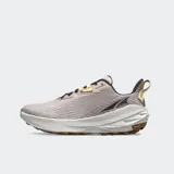 Championes de trail running Altra Experience Wild color beige con detalles en violeta y suela blanca con detalles marrones.