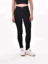Jean skinny negro de tiro alto.