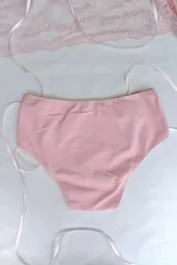 Bombacha tiro alto de algodón elastizado color blanco, con puntilla elastizada.