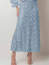 Falda midi celeste con apliques de lentejuelas circulares en relieve, corte recto y tiro alto.