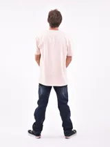 Remera manga corta color blanco con estampa frontal con la palabra "California" y una estrella.
